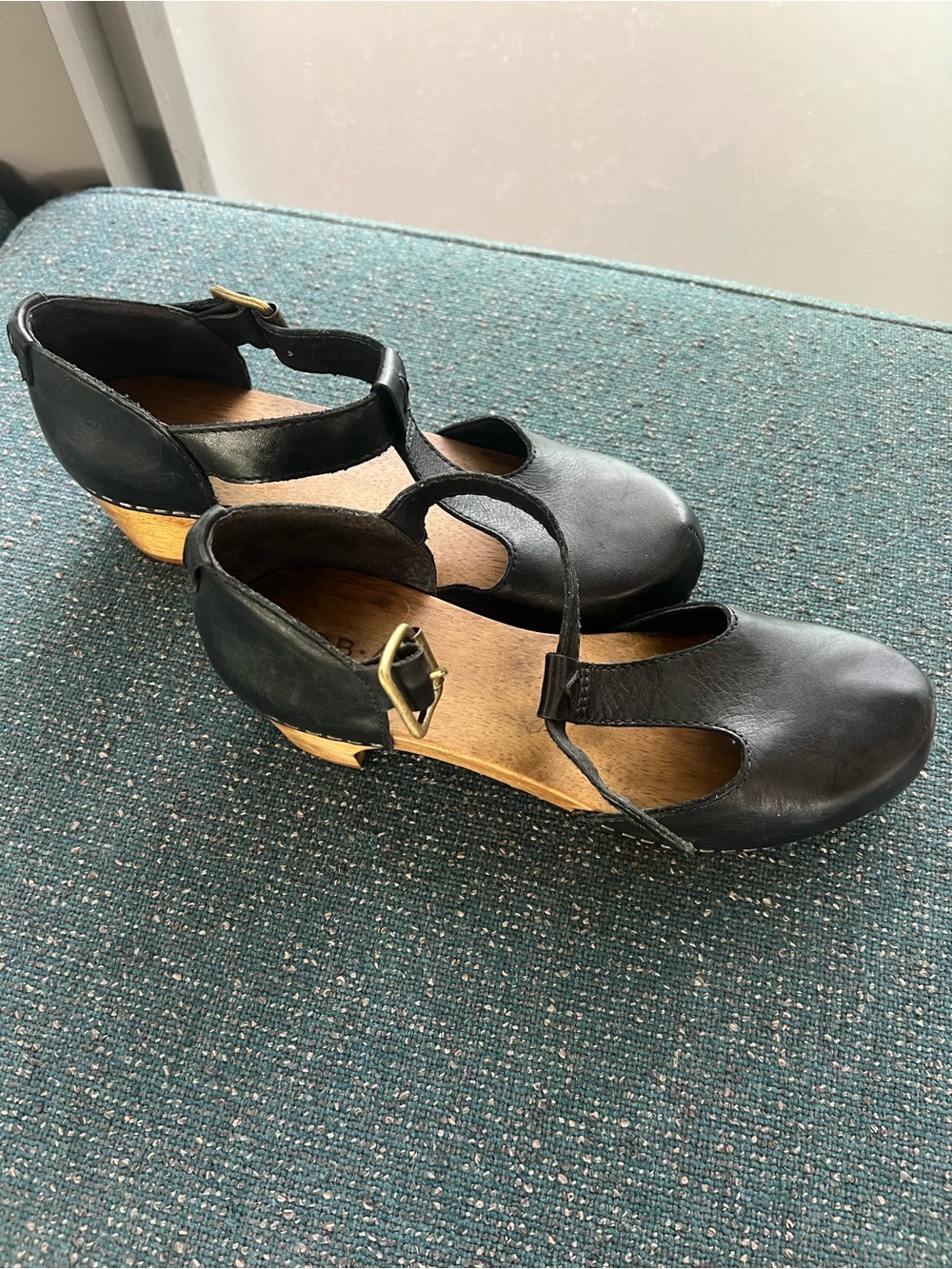 Women's Black Leather T-Strap Low Heel Shoes